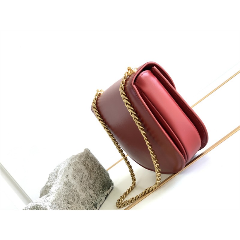 Celine Teen Chain Besace Triomphe in shiny calfskin Carmin