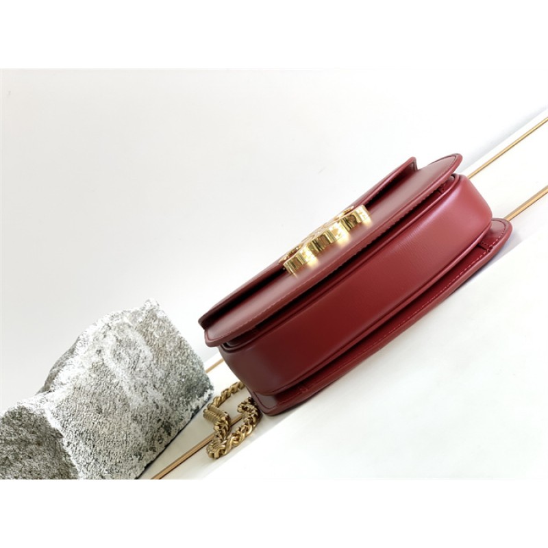 Celine Teen Chain Besace Triomphe in shiny calfskin Carmin