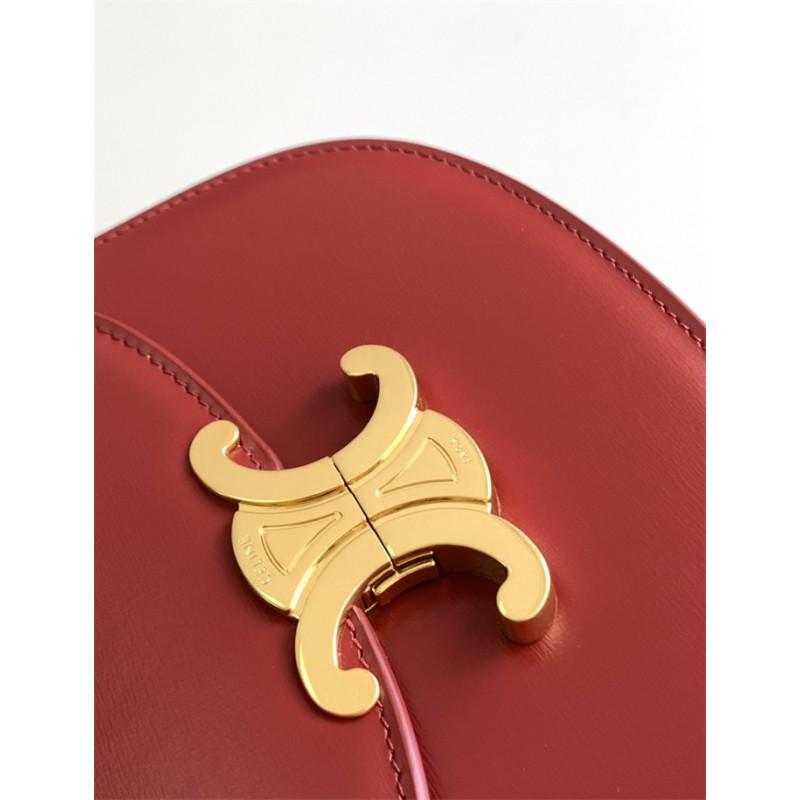 Celine Teen Chain Besace Triomphe in shiny calfskin Carmin