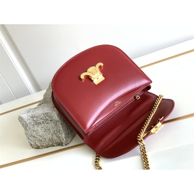 Celine Teen Chain Besace Triomphe in shiny calfskin Carmin