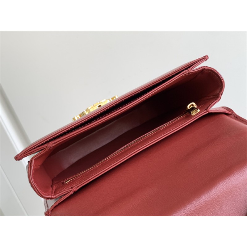 Celine Teen Chain Besace Triomphe in shiny calfskin Carmin