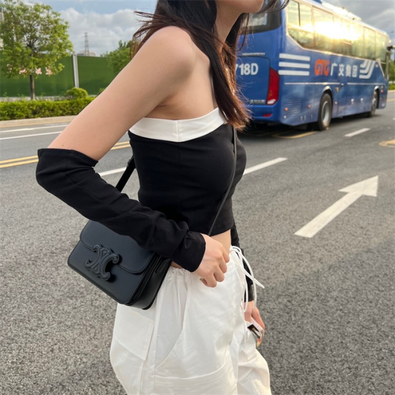 Celine Classique Cuie Triomphe Bag in Natural Calfskin Black-199223BF4.02TR