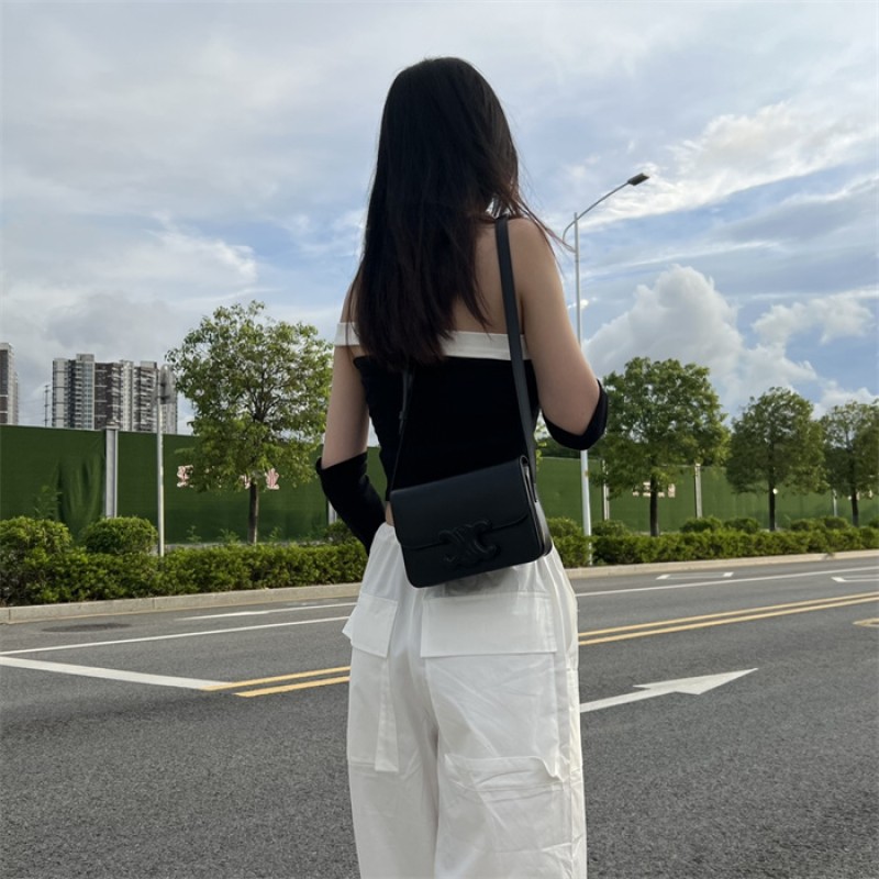 Celine Classique Cuie Triomphe Bag in Natural Calfskin Black-199223BF4.02TR