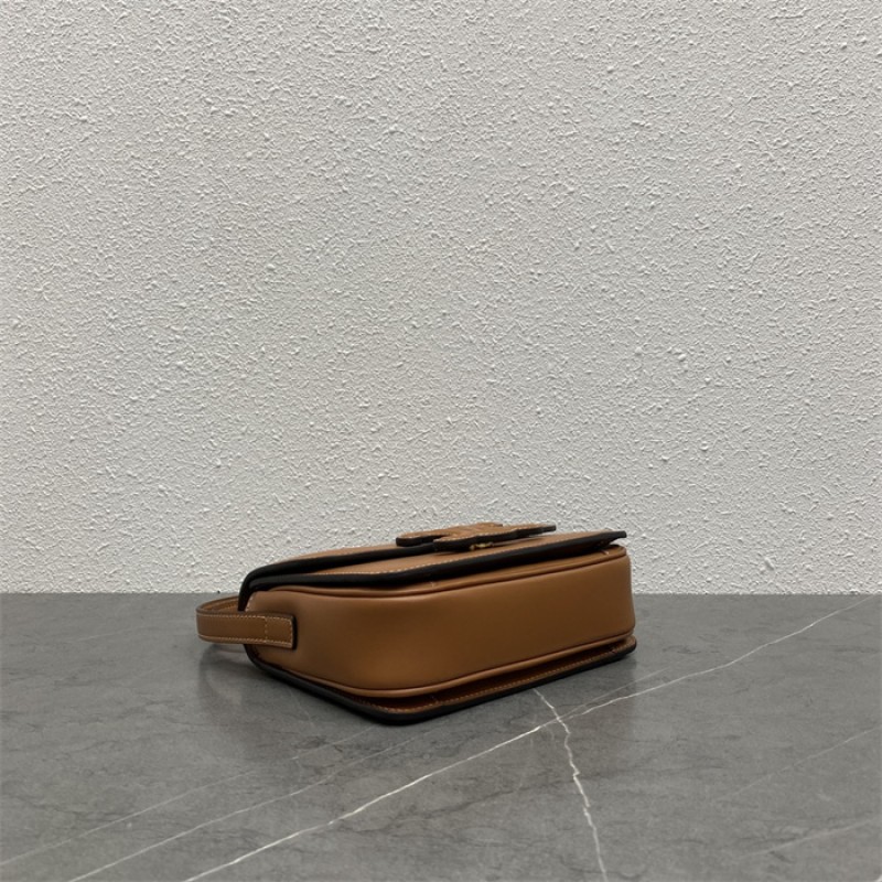 Celine Classique Cuie Triomphe Bag in Natural Calfskin Tan-199223BFN.04LU