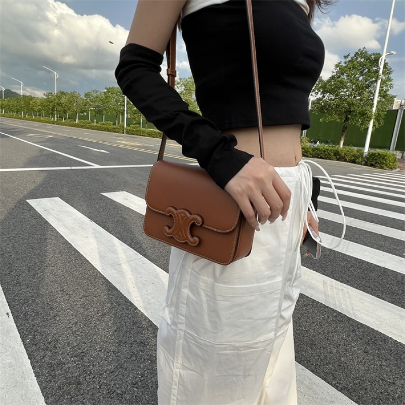 Celine Classique Cuie Triomphe Bag in Natural Calfskin Tan-199223BFN.04LU