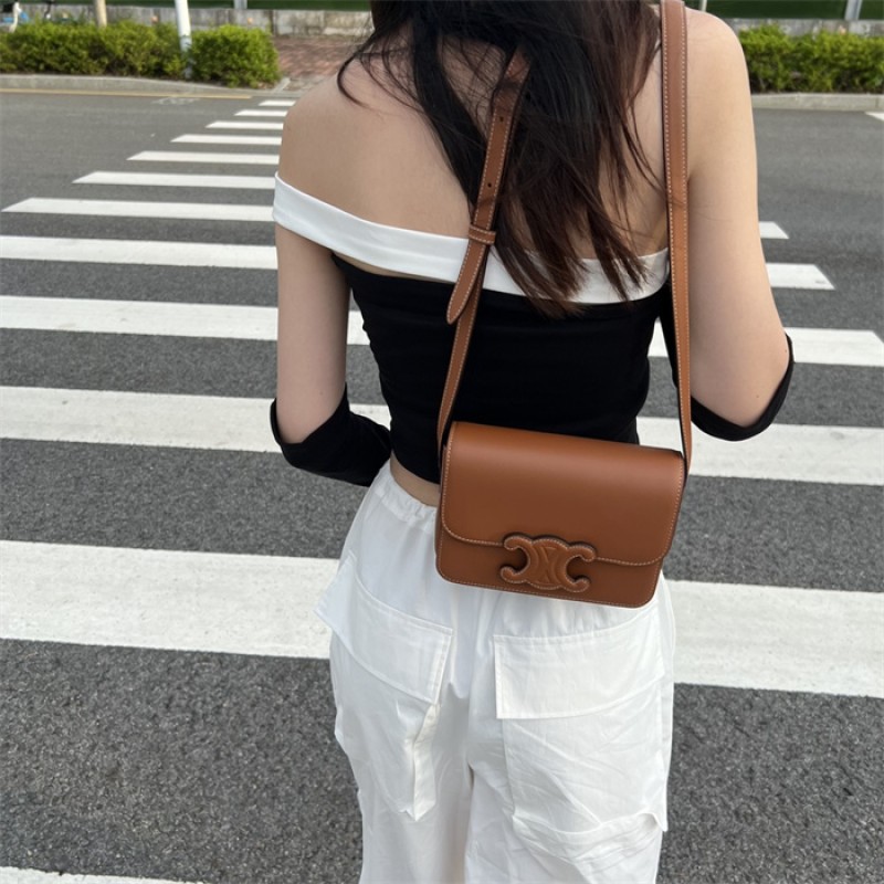 Celine Classique Cuie Triomphe Bag in Natural Calfskin Tan-199223BFN.04LU