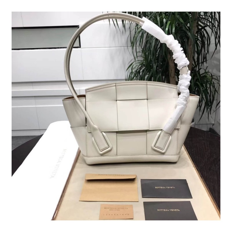 Bottega Veneta Small Arco In Smooth Weave 575943