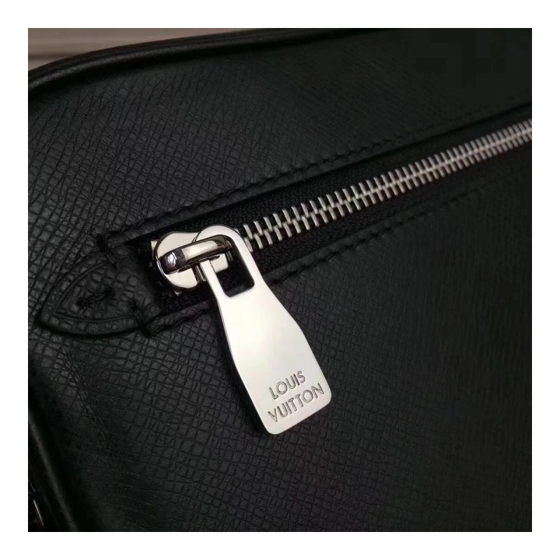 Louis Vuitton Taiga Leather Taiga Leather Kasai Clutch M33424