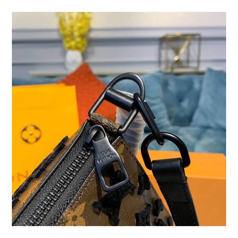 Louis Vuitton lv Triangle Messenger M45078 M45070