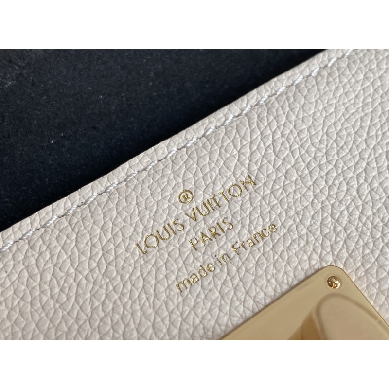 LouisVuitton M80898  LOCKME POUCH