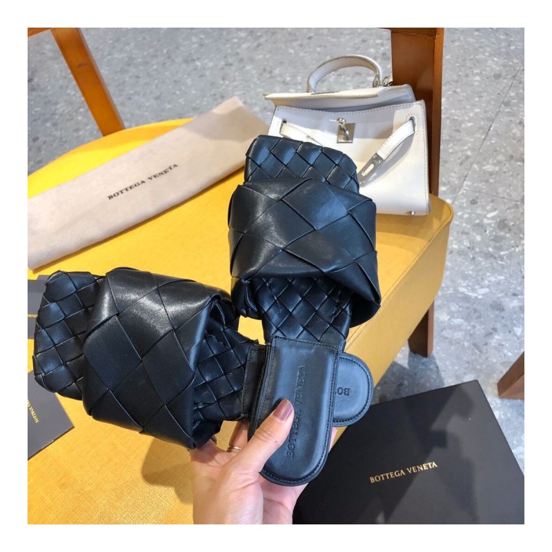 Bottega Veneta Padded Flat Sandals 609105