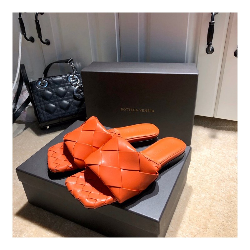 Bottega Veneta Padded Flat Sandals 609105