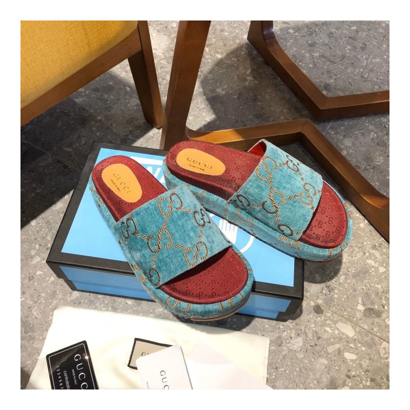 Gucci Original GG Canvas Slide Sandals 573018