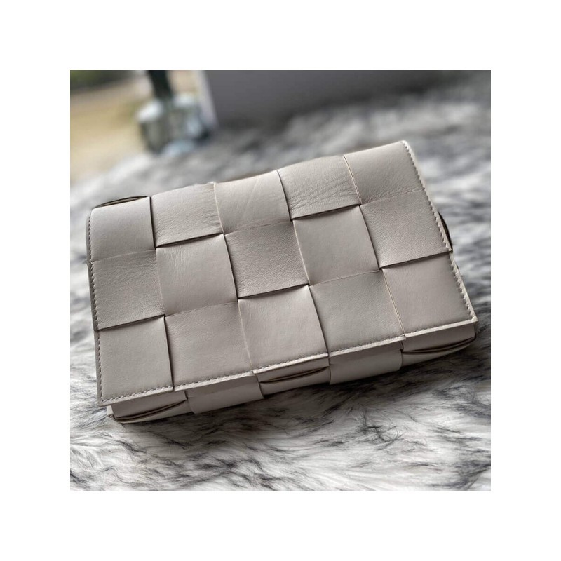 Bottega Veneta Maxi Weave Cassette Bag 578004