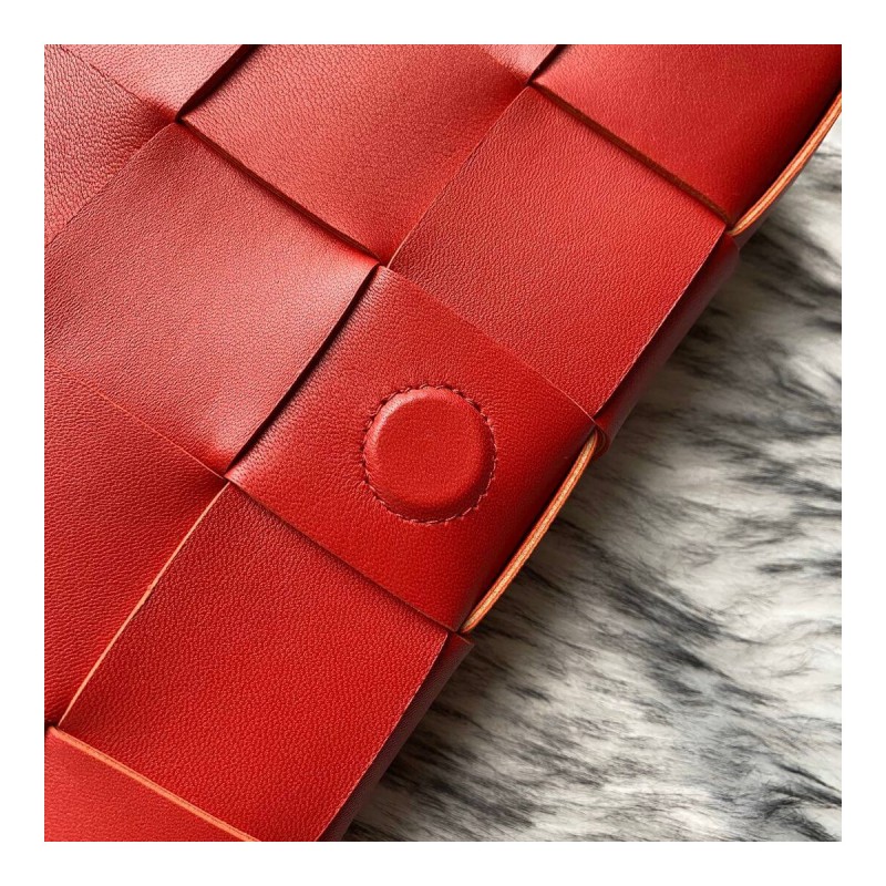 Bottega Veneta Maxi Weave Cassette Bag 578004