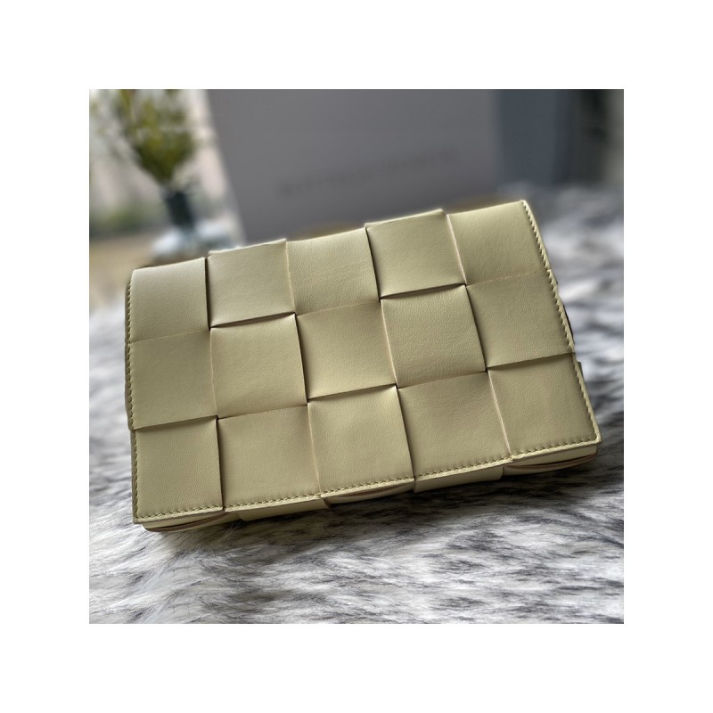 Bottega Veneta Maxi Weave Cassette Bag 578004