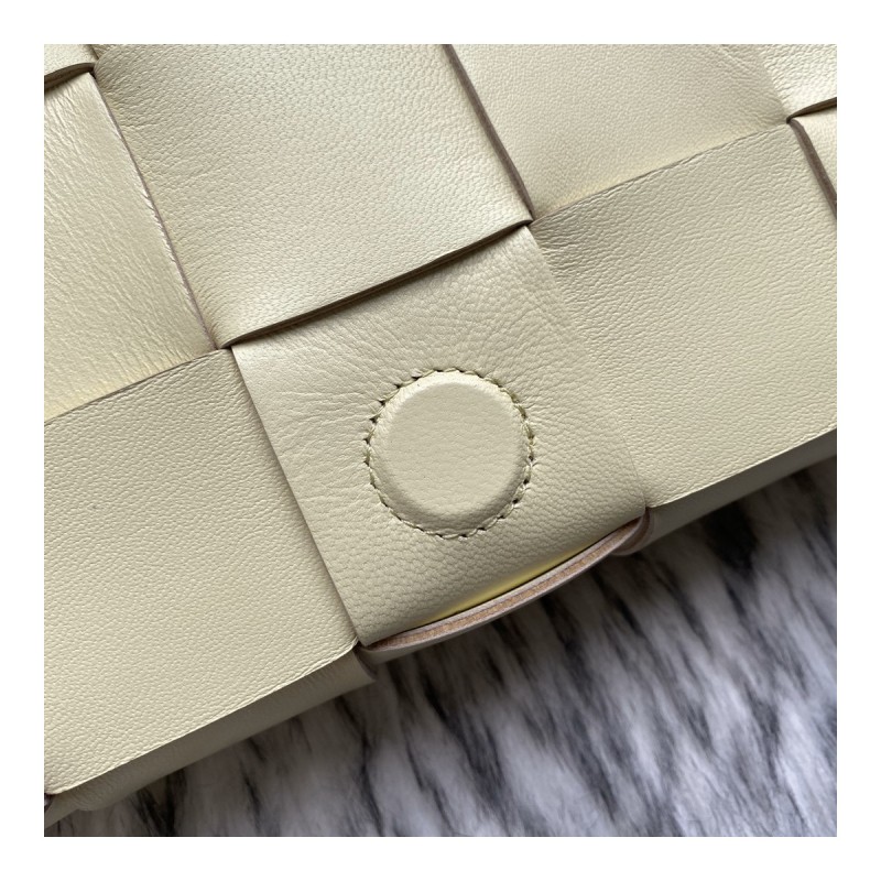 Bottega Veneta Maxi Weave Cassette Bag 578004