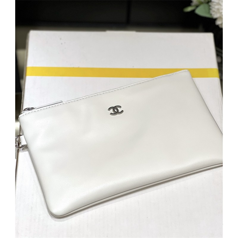 Chanel 22 Small Handbag AS3260White03