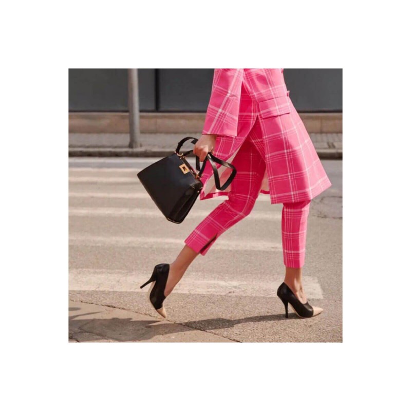 Fendi Peekaboo Iconic Essentially 8BN302