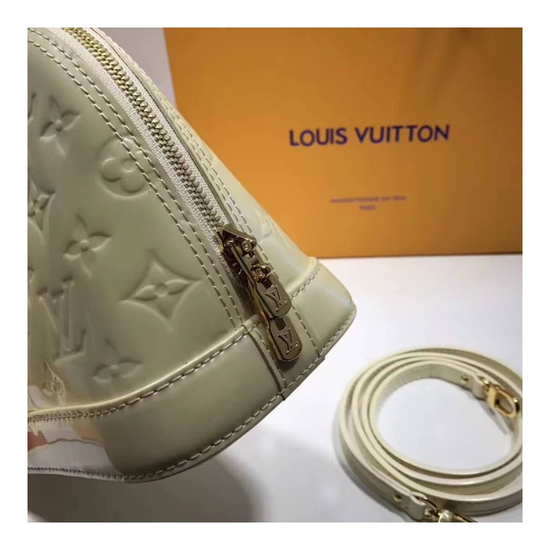 Louis Vuitton Monogram Vernis Alma BB M50415