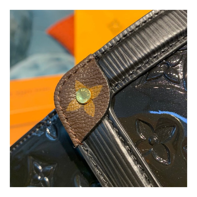 Louis Vuitton Monogram Vernis LV Wynwood M90445