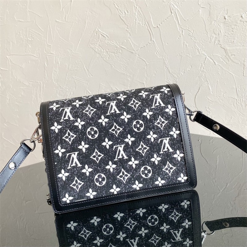 Louis Vuitton Dauphine MM Autres Toiles Monogram Handbag M21458