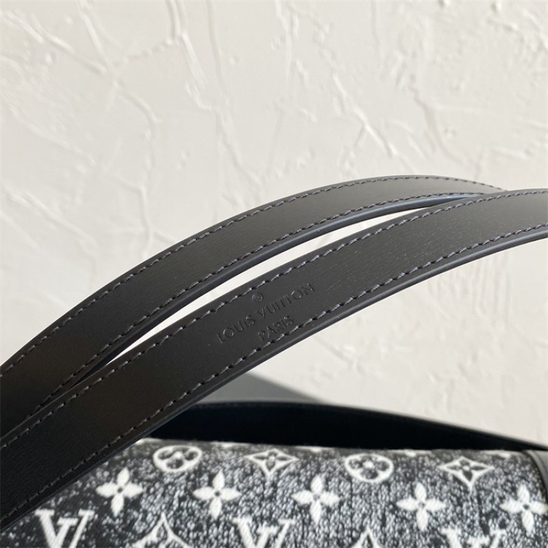 Louis Vuitton Dauphine MM Autres Toiles Monogram Handbag M21458