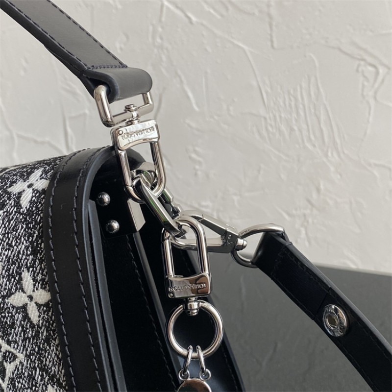 Louis Vuitton Dauphine MM Autres Toiles Monogram Handbag M21458