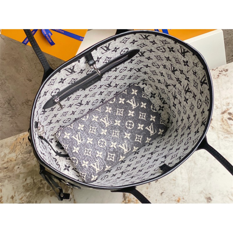 Louis Vuitton Neverfull MM Autres Toiles Monogram Handbag M21465