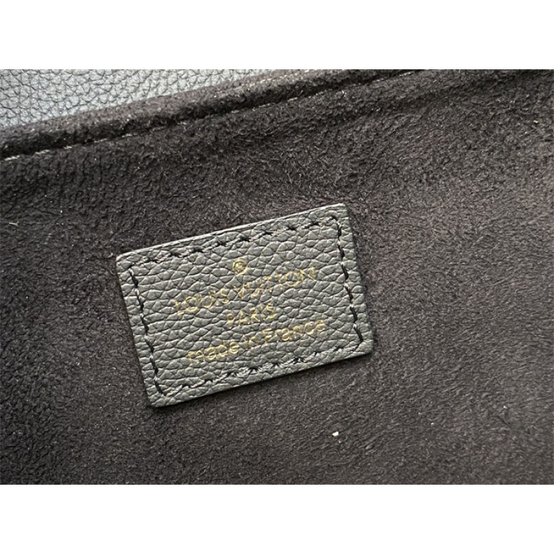 Louis Vuitton Oxford Lockme Leather Handbag M22735