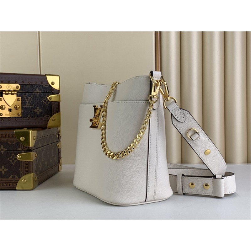 Louis Vuitton Grained calf leather Lock and Walk Lockme Handbag M24638