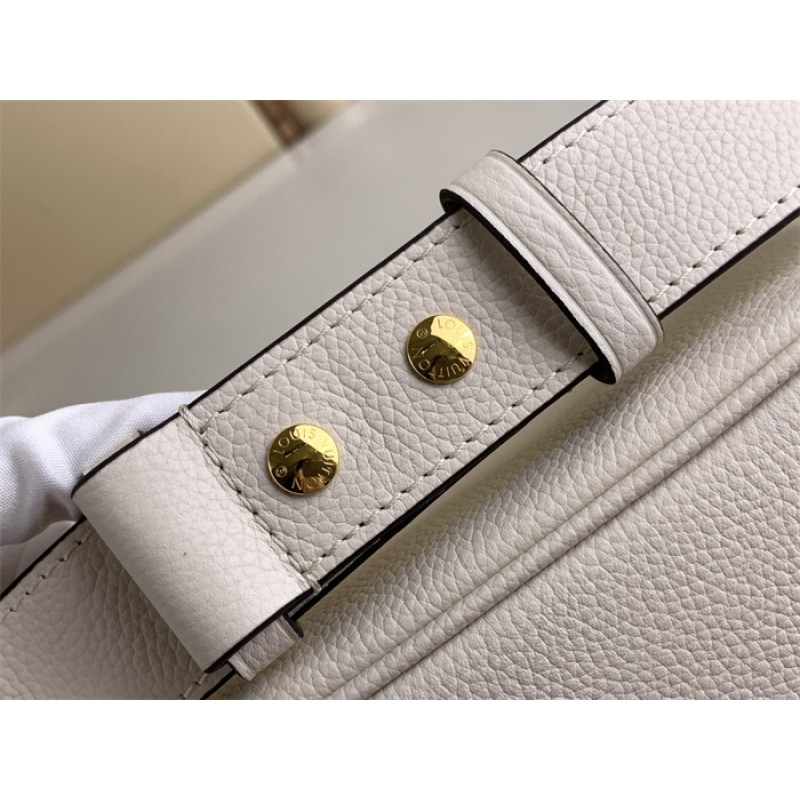 Louis Vuitton Grained calf leather Lock and Walk Lockme Handbag M24638