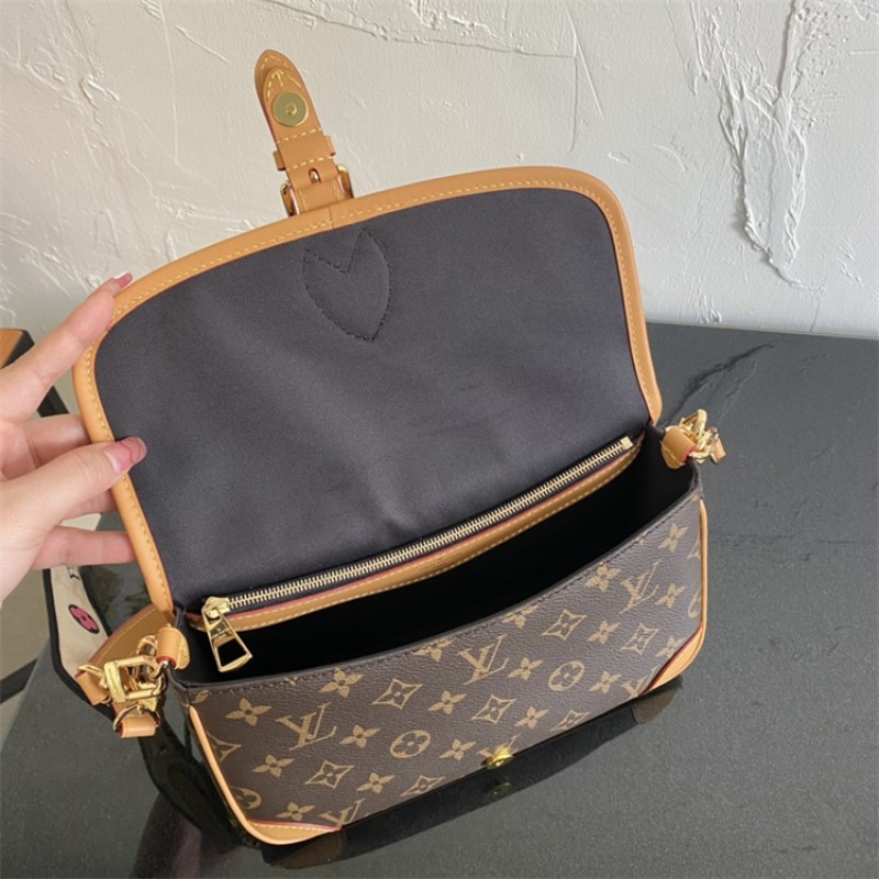 Louis Vuitton Diane monogram handbag M45985