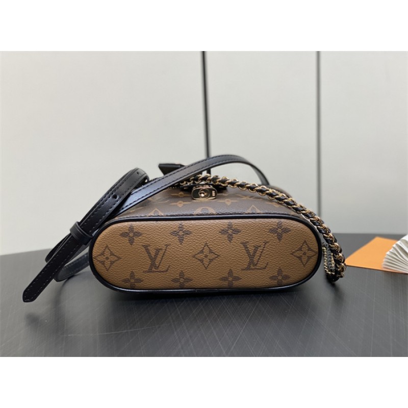 Louis Vuitton Monogram Vanity Chain Pouch M47125