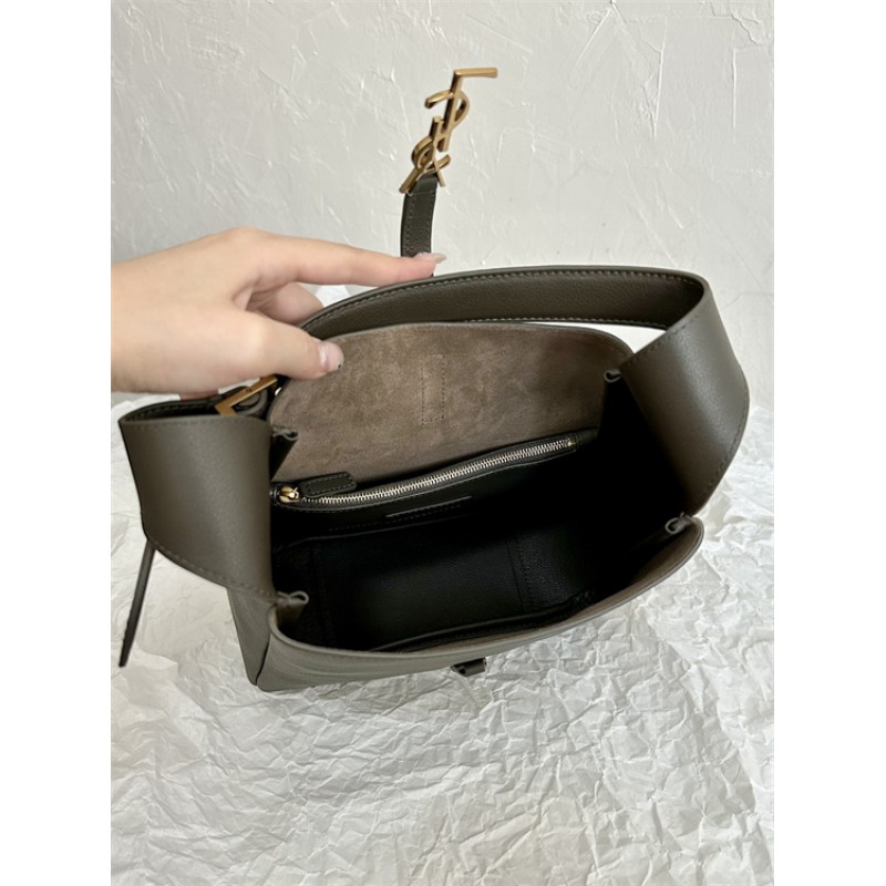 Saint Laurent Small LE 5 A 7 Supple Handbag in Grained Leather 713938AAAUQ3212