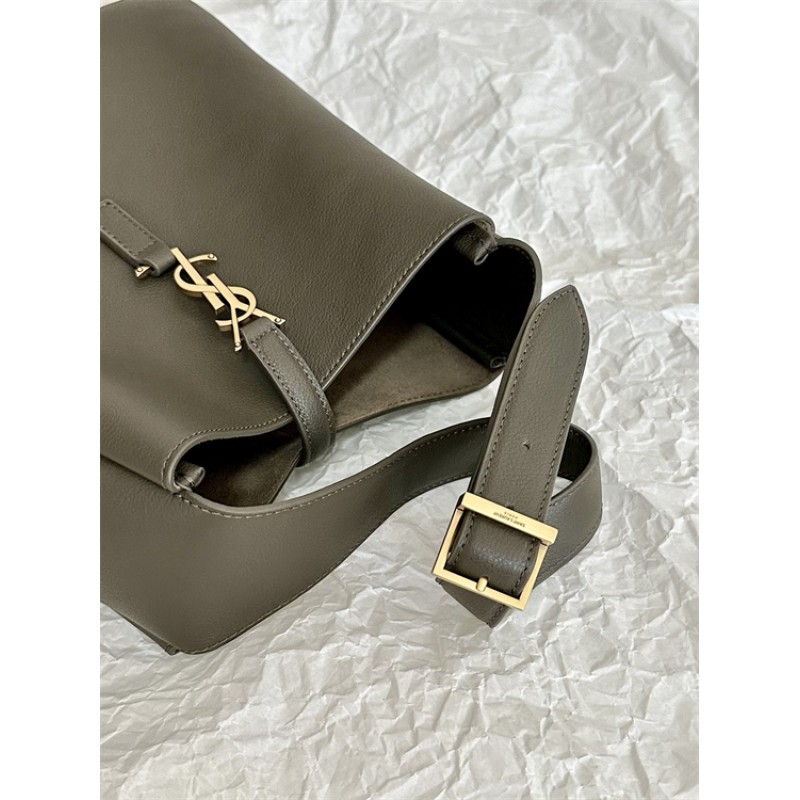 Saint Laurent Small LE 5 A 7 Supple Handbag in Grained Leather 713938AAAUQ3212