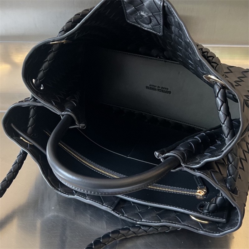 Bottega Veneta Women’s Medium Andiamo Handbag 766016Black