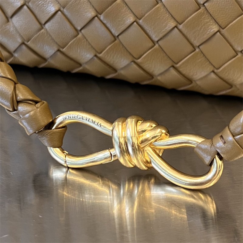 Bottega Veneta Women’s Medium Andiamo Handbag 766016Acorn