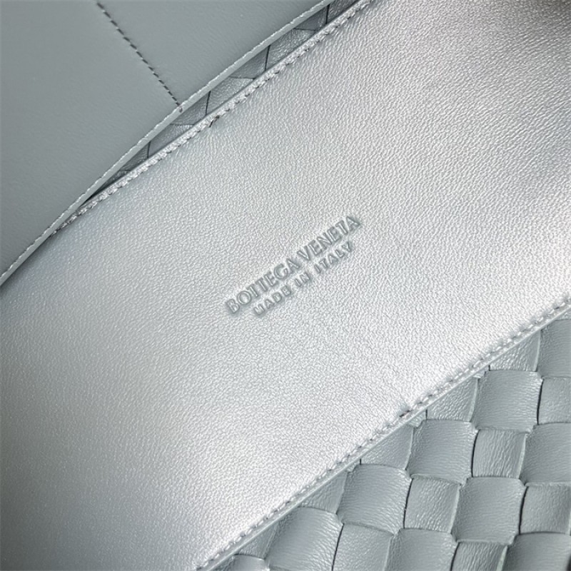 Bottega Veneta Women’s Medium Andiamo Handbag 766016Slate