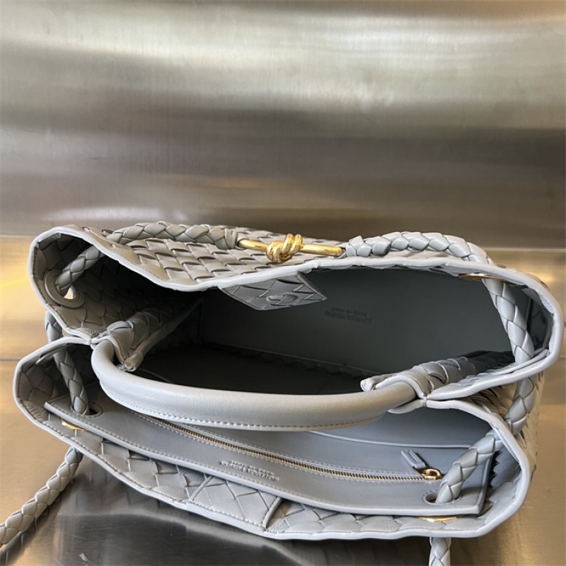 Bottega Veneta Women’s Medium Andiamo Handbag 766016Agate grey