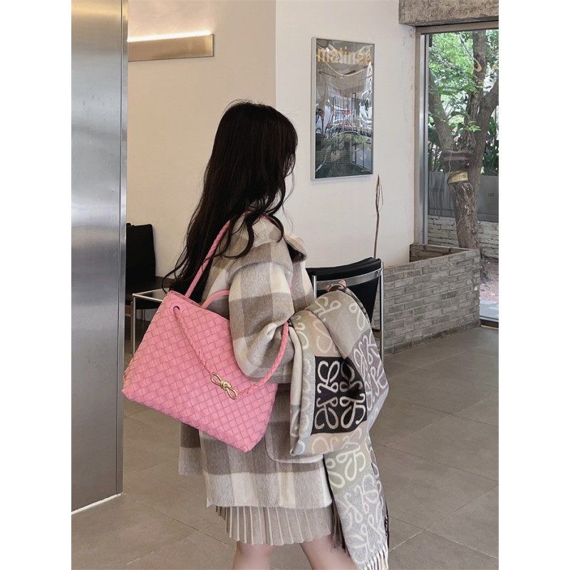 Bottega Veneta Women’s Medium Andiamo Handbag 766016Pink