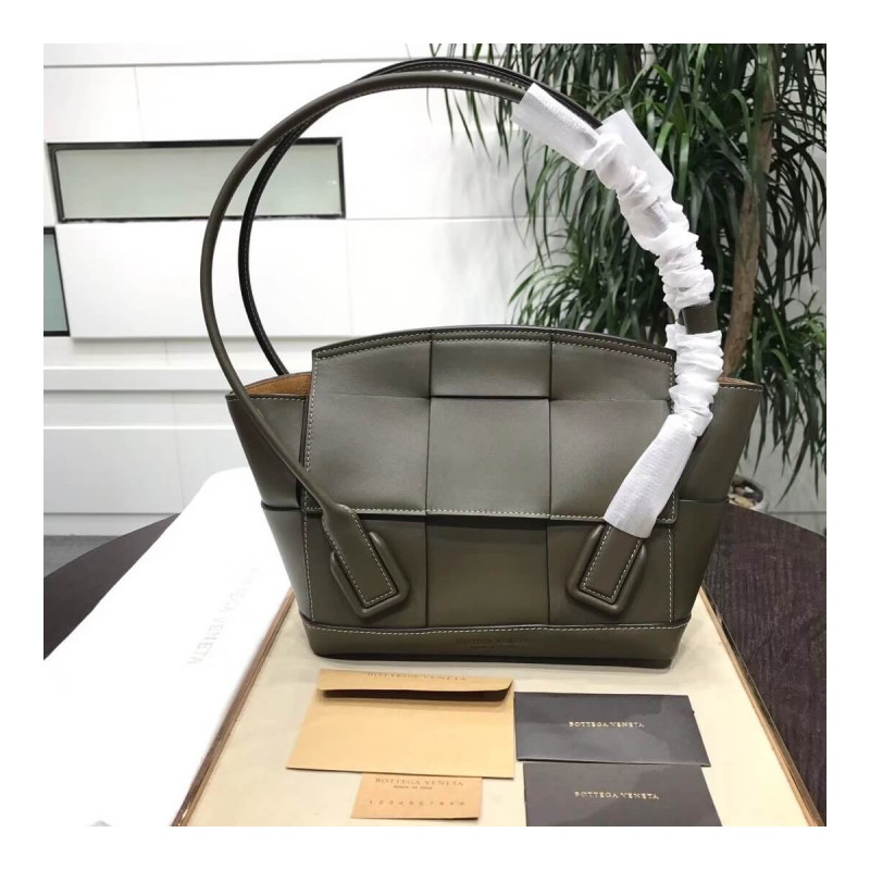 Bottega Veneta Small Arco In Smooth Weave 575943