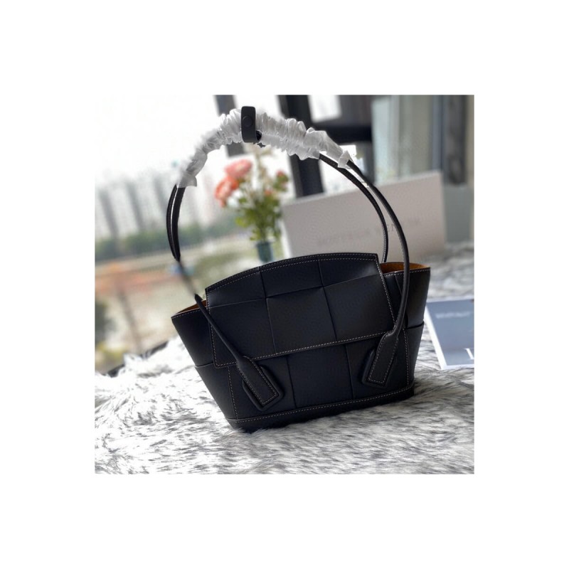Bottega Veneta Small Arco In Smooth Weave 575943