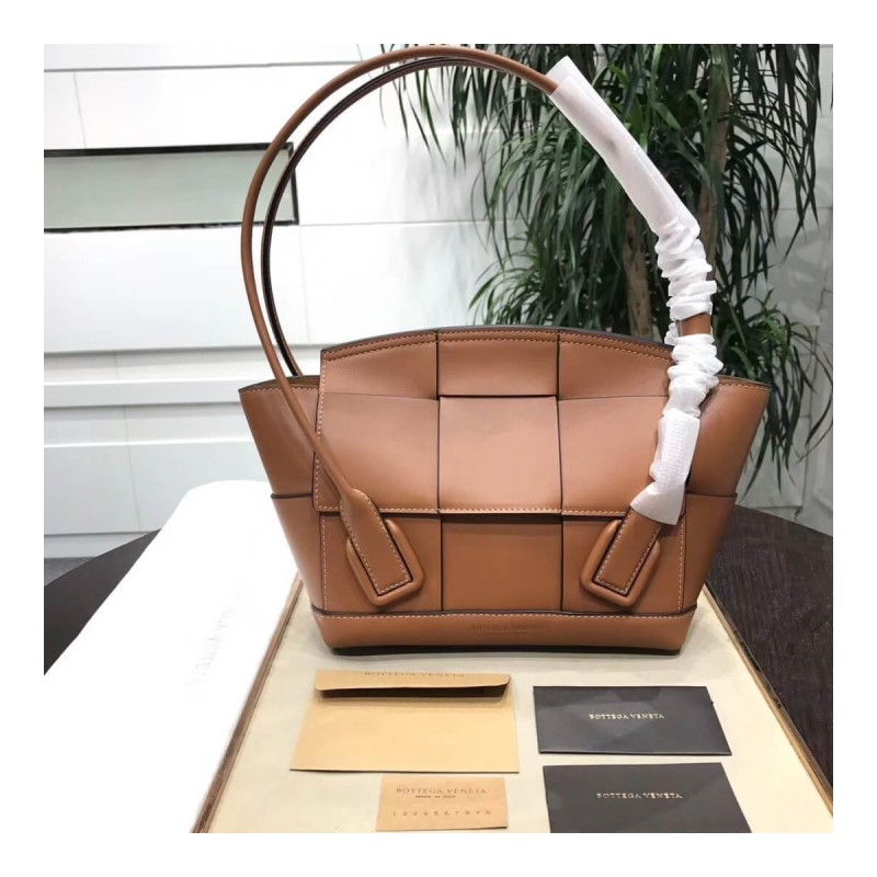 Bottega Veneta Small Arco In Smooth Weave 575943