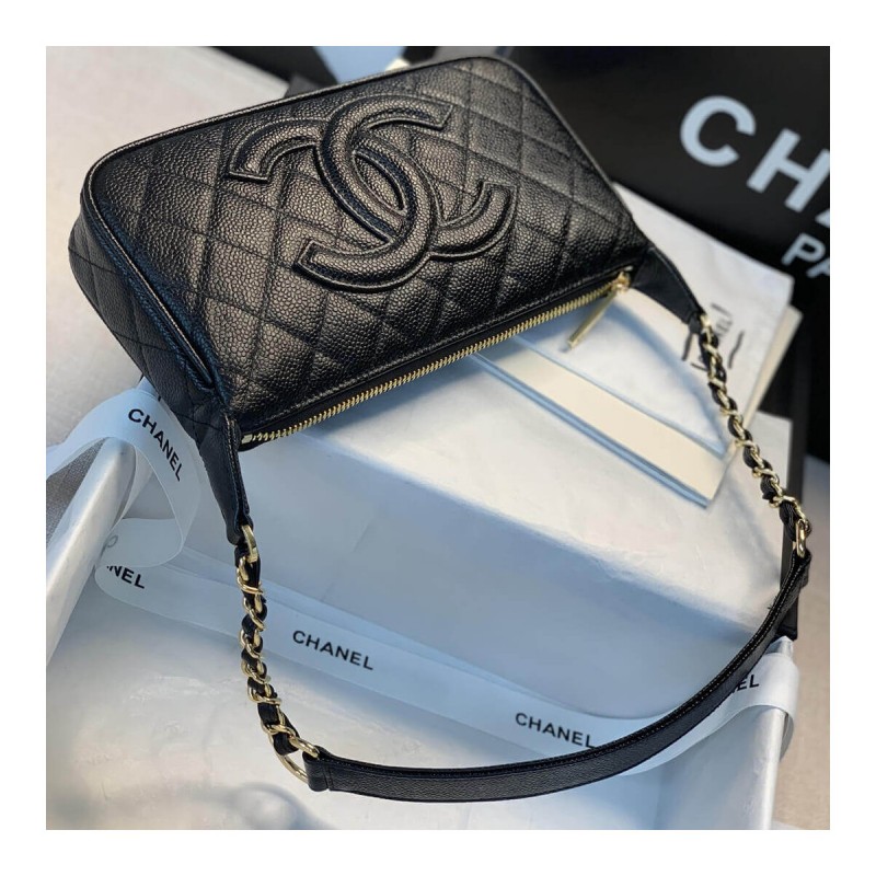 Chanel Grained Leather Hobo Bag B01960