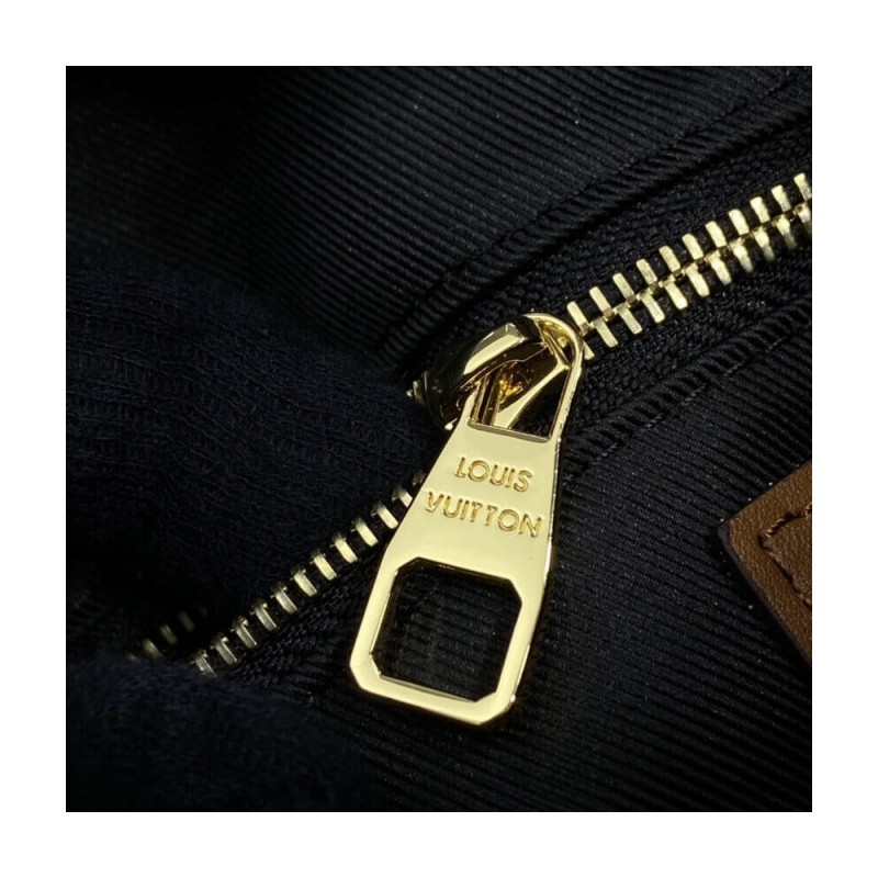 Louis Vuitton Hobo Dauphine MM M45195