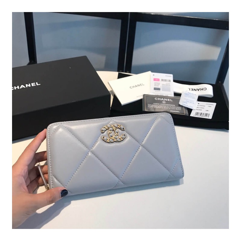 Chanel 19 Long Zipped Wallet AP0946