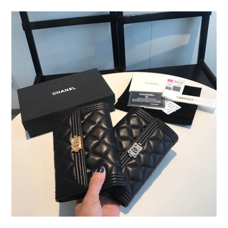 Chanel Lambskin Boy Flap Wallet A84302