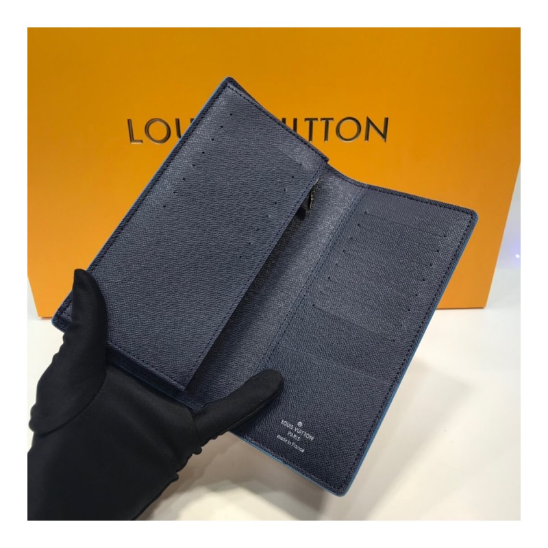 Louis Vuitton Taiga Leather Brazza Wallet M30385